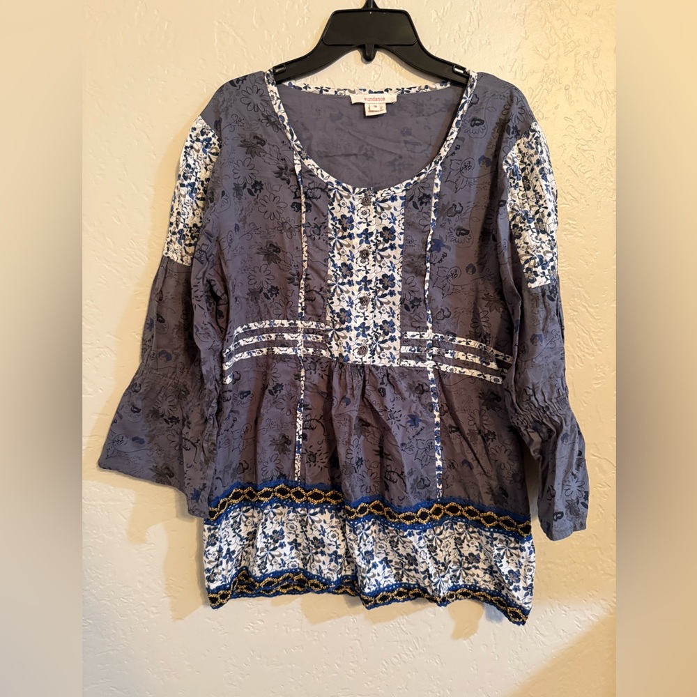 Sundance women’s size 10 Blue and White Floral Blouse boho hippie Flowy